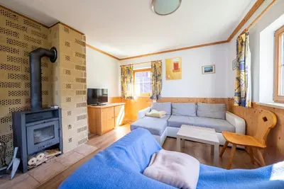 Ein Sitzbereich in der Unterkunft Chalets am Feuerkogel by Landluft