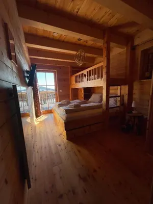 Ein Bett oder Betten in einem Zimmer der Unterkunft Troadkastn Chalet Lachtal