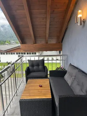 Ein Balkon oder eine Terrasse in der Unterkunft SC Apartments Bad Goisern - contactless check in