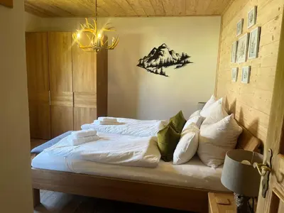 Ein Bett oder Betten in einem Zimmer der Unterkunft Luxury Double Room, Kitchenette, Games Room and Bar