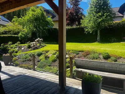 Ein Garten an der Unterkunft Luxury Double Room, Kitchenette, Games Room and Bar