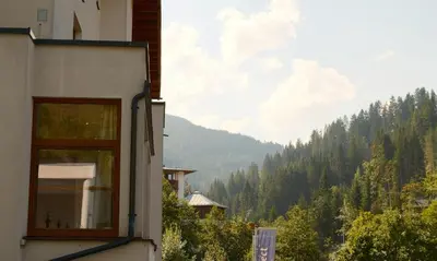 Ein allgemeiner Bergblick oder ein Berglick von des Resorts aus