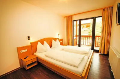 Ein Bett oder Betten in einem Zimmer der Unterkunft Haus Hubertus by Summit Travel