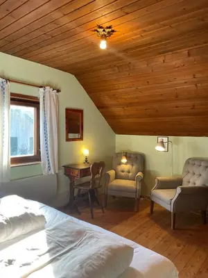 Ein Bett oder Betten in einem Zimmer der Unterkunft Süßes Haus mitten in Altaussee
