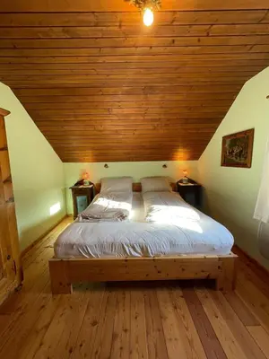 Ein Bett oder Betten in einem Zimmer der Unterkunft Süßes Haus mitten in Altaussee