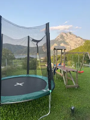 Ein allgemeiner Bergblick oder ein Berglick von des Ferienhauses aus