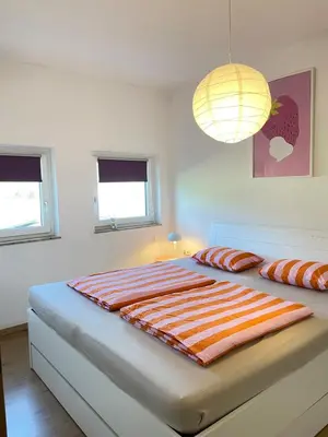 Ein Bett oder Betten in einem Zimmer der Unterkunft Zentrale Wohnung mit Georgenblick