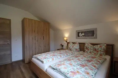 Ein Bett oder Betten in einem Zimmer der Unterkunft Ferienwohnung Schlossmayr