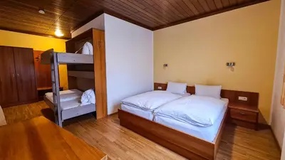 Ein Bett oder Betten in einem Zimmer der Unterkunft Gasthof Weissl