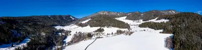 Ein allgemeiner Bergblick oder ein Berglick von der Ferienwohnung aus