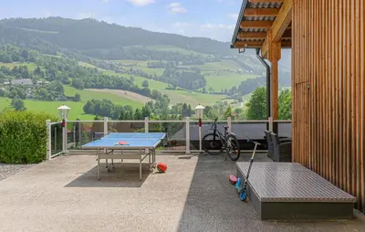 Ein allgemeiner Bergblick oder ein Berglick von der Ferienwohnung aus