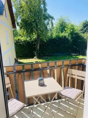Ein Balkon oder eine Terrasse in der Unterkunft Apartment beim Schloss Ort mit Balkon und Parkplatz