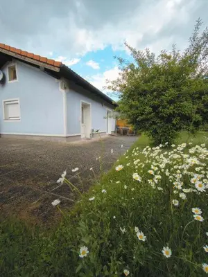 Ein Garten an der Unterkunft Ferienhaus Nest