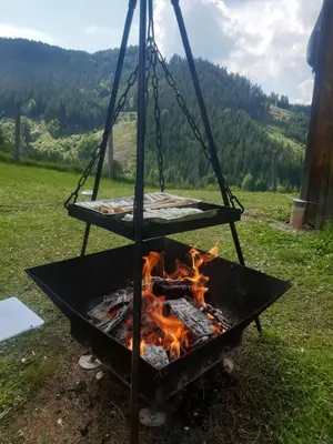 Ein für Gäste verfügbarer Grill in der Ferienwohnung