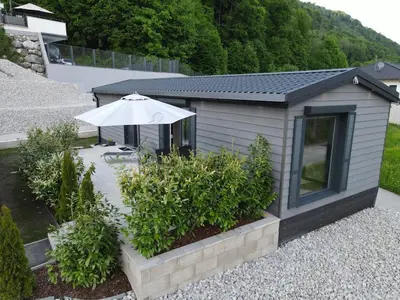 Das Gebäude in dem sich das Ferienhaus befindet