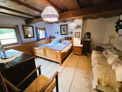 Ein Bett oder Betten in einem Zimmer der Unterkunft 400 year old wooden house