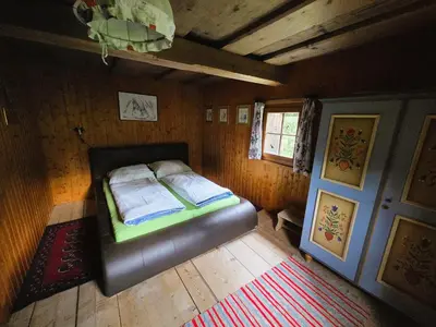 Ein Bett oder Betten in einem Zimmer der Unterkunft 400 year old wooden house