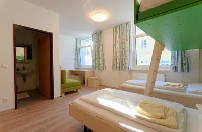 Ein Bett oder Betten in einem Zimmer der Unterkunft Jugendgästehaus Bad Ischl