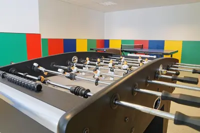 Eine Spielezimmer in der Unterkunft Jugendgästehaus Bad Ischl