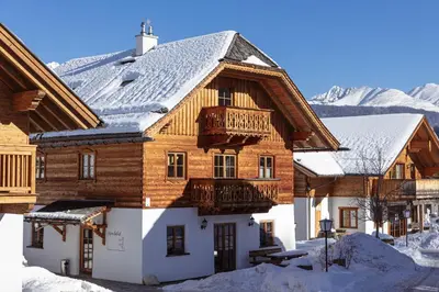 Ein allgemeiner Bergblick oder ein Berglick von des Chalets aus