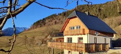 Ein allgemeiner Bergblick oder ein Berglick von des Ferienhauses aus