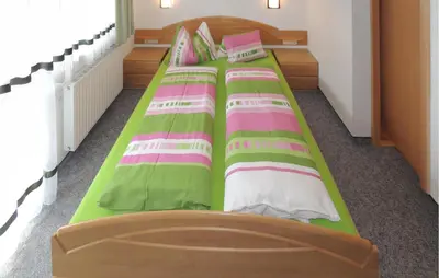 Ein Bett oder Betten in einem Zimmer der Unterkunft Cozy Apartment In Kleinarl With Wifi