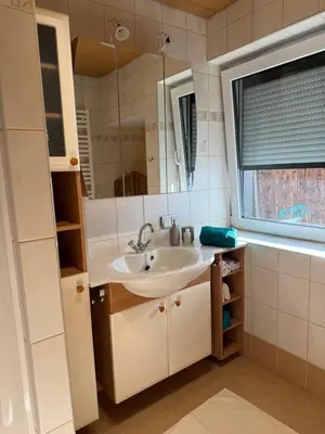 Ein Badezimmer in der Unterkunft Gemütliches Vierbettzimmer mit Bad und Küche