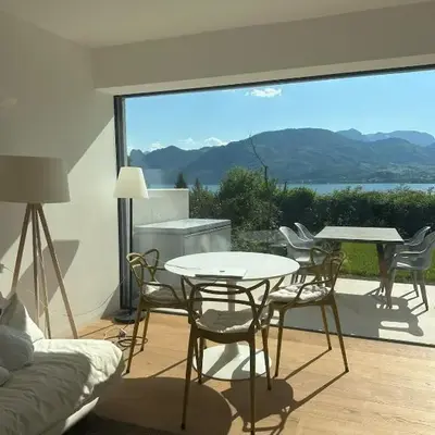 Traumsee Lodge am Traunsee in Gmunden mit 180 Grad See- und Traunsteinblick