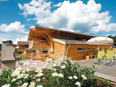 Das Gebäude in dem sich das Ferienhaus befindet