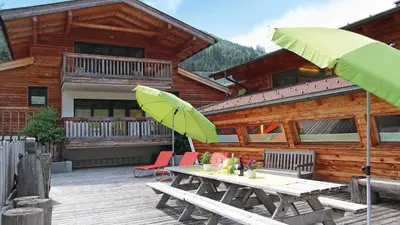 Das Gebäude in dem sich das Ferienhaus befindet