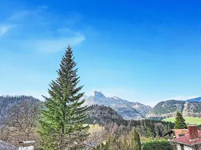 Ein allgemeiner Bergblick oder ein Berglick von der Ferienwohnung aus