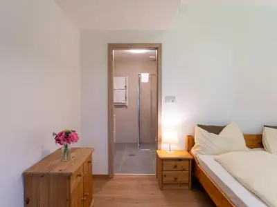 Ein Bett oder Betten in einem Zimmer der Unterkunft Apartment Wohnung Garten 2 Seeblick by Interhome