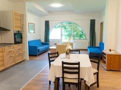 Ein Sitzbereich in der Unterkunft Apartment Wohnung Garten 2 Seeblick by Interhome