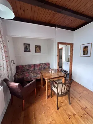 Ein Sitzbereich in der Unterkunft Exklusiver Seetraum am Attersee direkt am See
