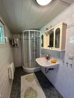 Ein Badezimmer in der Unterkunft Exklusiver Seetraum am Attersee direkt am See