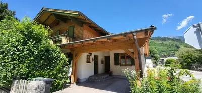 Ein allgemeiner Bergblick oder ein Berglick von der Ferienwohnung aus