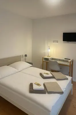 Ein Bett oder Betten in einem Zimmer der Unterkunft room4you Lambach