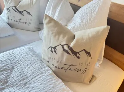 Ein Bett oder Betten in einem Zimmer der Unterkunft Meri Appartements im Lungau nahe Obertauern - öffentliche Verkehrsmittel gratis