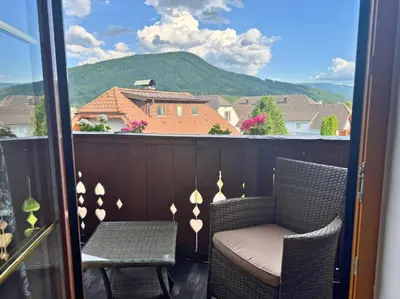 Ein allgemeiner Bergblick oder ein Berglick von der Ferienwohnung aus