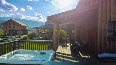 Ein allgemeiner Bergblick oder ein Berglick von des Chalets aus