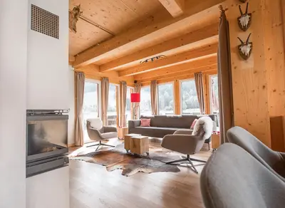 Ein Sitzbereich in der Unterkunft Woody Park Feriendorf Murau