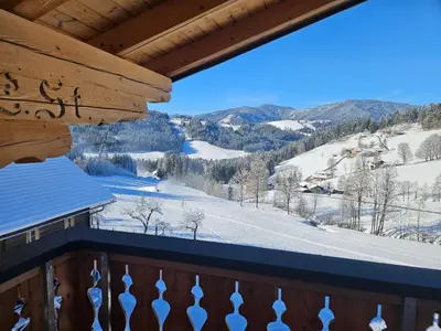 Ein allgemeiner Bergblick oder ein Berglick von der Ferienwohnung aus