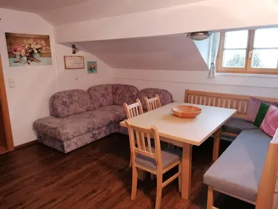 Ein Sitzbereich in der Unterkunft Ferienwohnung am Bauernhof Koa