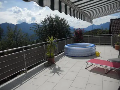 Ein allgemeiner Bergblick oder ein Berglick von der Ferienwohnung aus