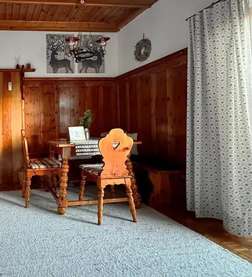 Ein Sitzbereich in der Unterkunft LaLo Alm XL - Großes Familienchalet mit Loft & Panoramablick - 12 Personen