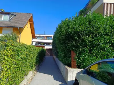 Das Gebäude in dem sich das Privatzimmer befindet