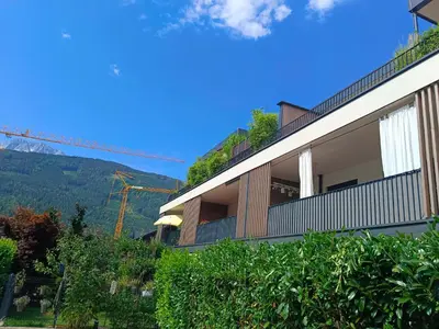 Ein allgemeiner Bergblick oder ein Berglick von des Privatzimmers aus