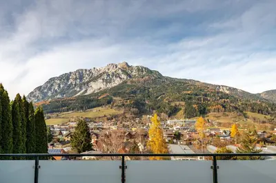 Ein allgemeiner Bergblick oder ein Berglick von der Ferienwohnung aus