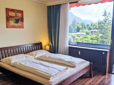 Ein allgemeiner Bergblick oder ein Berglick von der Ferienwohnung aus