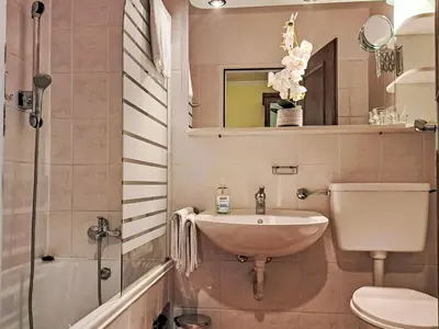 Ein Badezimmer in der Unterkunft Apartment Wohnung 414 Bergblick by Interhome